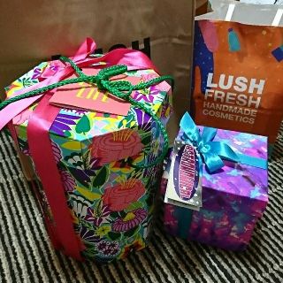 ラッシュ(LUSH)のLUSH 新品未使用 ギフトボックスセット(ボディソープ/石鹸)