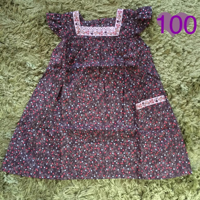 新品✨EVERYDAY*S ♡ブラウン小花柄スモッグワンピース♡100✨ キッズ/ベビー/マタニティのキッズ服女の子用(90cm~)(ワンピース)の商品写真