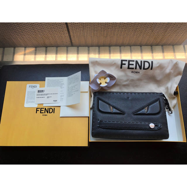 美品 FENDI モンスター クラッチ ブラッククロイオオーマ