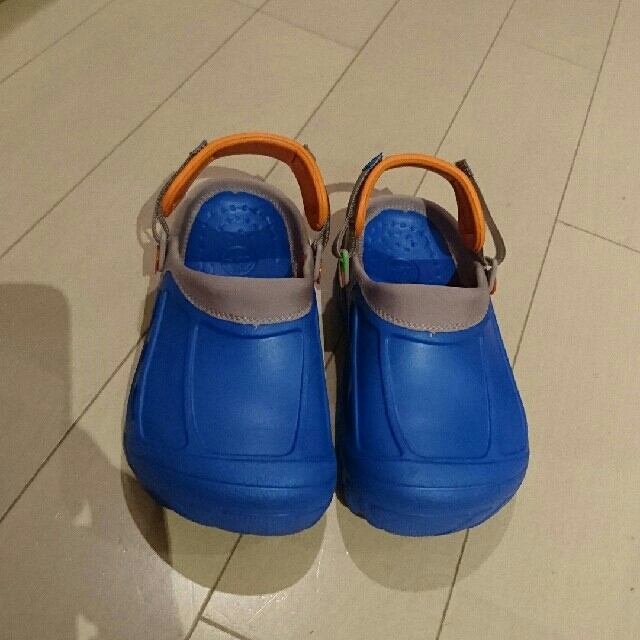 crocs(クロックス)のクロックス・サンダル キッズ/ベビー/マタニティのベビー靴/シューズ(~14cm)(サンダル)の商品写真