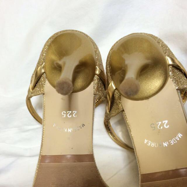 ゴールドサンダル レディースの靴/シューズ(サンダル)の商品写真