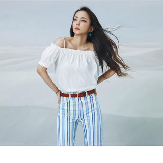 エイチアンドエム(H&M)の新品！安室奈美恵H&Mコラボ　オフショルダートップス(Tシャツ(半袖/袖なし))