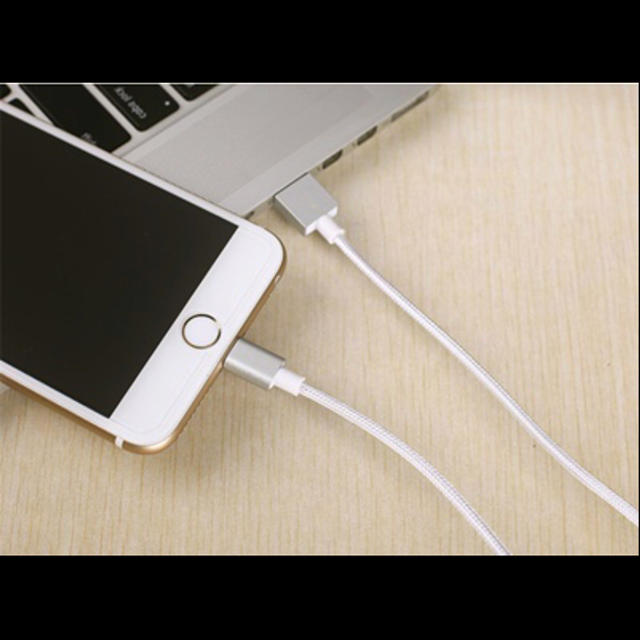 iPhone(アイフォーン)のiPhone充電器☆シルバー1m スマホ/家電/カメラのスマートフォン/携帯電話(バッテリー/充電器)の商品写真