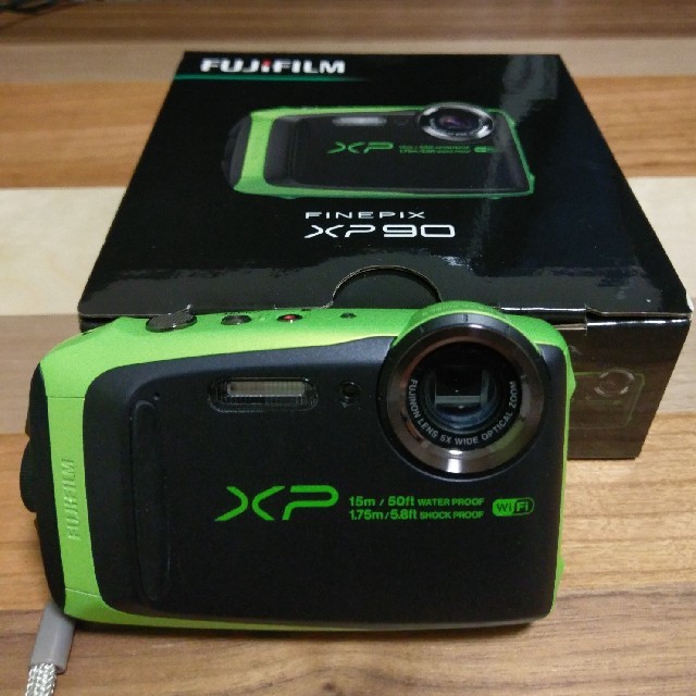 富士フイルム(フジフイルム)のFUJIFILM　防水カメラ　XP90　グリーン スマホ/家電/カメラのカメラ(コンパクトデジタルカメラ)の商品写真