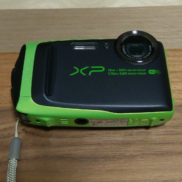 富士フイルム(フジフイルム)のFUJIFILM　防水カメラ　XP90　グリーン スマホ/家電/カメラのカメラ(コンパクトデジタルカメラ)の商品写真