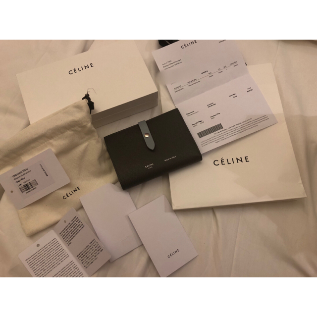 celine(セリーヌ)の【入手困難/新品未使用】celine 折りたたみ 財布 レディースのファッション小物(財布)の商品写真