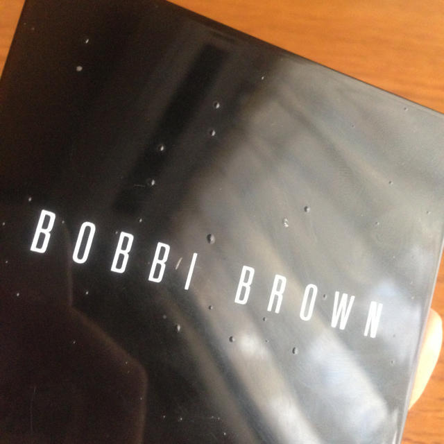 BOBBI BROWN(ボビイブラウン)のボビィブラウン♡パウダー ブラシ付き コスメ/美容のベースメイク/化粧品(その他)の商品写真