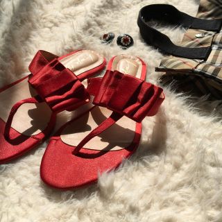 ロキエ(Lochie)の🔻vintage red satin sandal👠(サンダル)