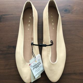 ザラ(ZARA)の【まめ3465様専用】大人気！ZARA Vカット レザー バレエシューズ 38(バレエシューズ)