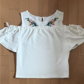 マジェスティックレゴン(MAJESTIC LEGON)の美品 マジェスティックレゴン 肩出しトップス(カットソー(半袖/袖なし))