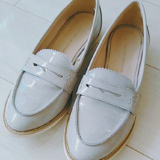 ザラ(ZARA)の【美品♡即納】ＺＡＲＡ 　エナメルレザーフラットローファー(ローファー/革靴)