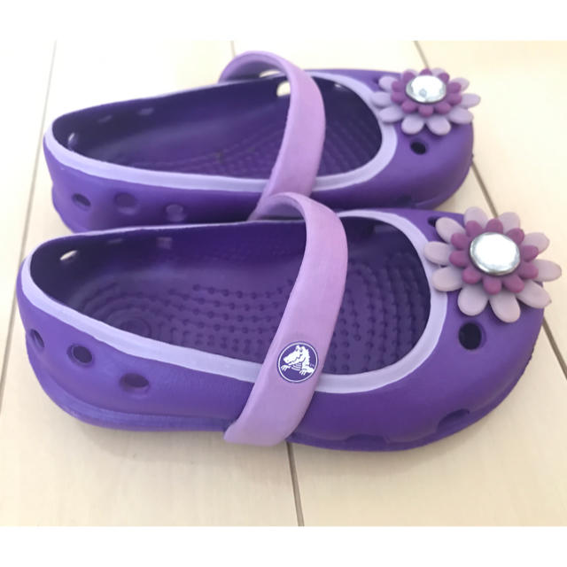 crocs(クロックス)のクロックス ビジュー付き サンダル サイズ12センチ キッズ/ベビー/マタニティのベビー靴/シューズ(~14cm)(サンダル)の商品写真