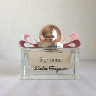 フェラガモ(Ferragamo)のフェラガモ シニョリーナ 30ml(香水(女性用))