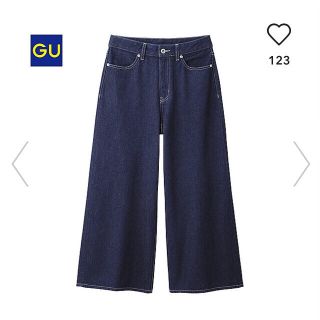 ジーユー(GU)の美品！クロップドデニムワイドパンツ  ネイビー(クロップドパンツ)