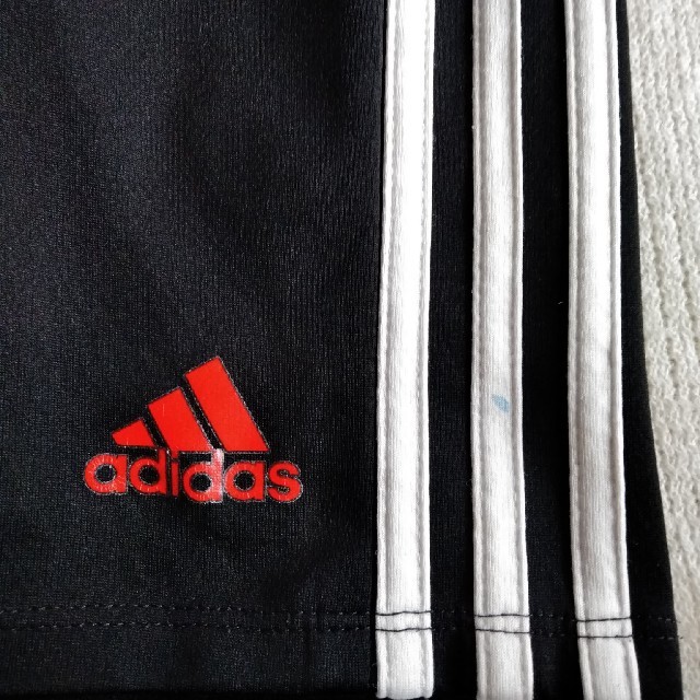 adidas(アディダス)のアディダス キッズ ジャージ 半ズボン 130 キッズ/ベビー/マタニティのキッズ服男の子用(90cm~)(パンツ/スパッツ)の商品写真