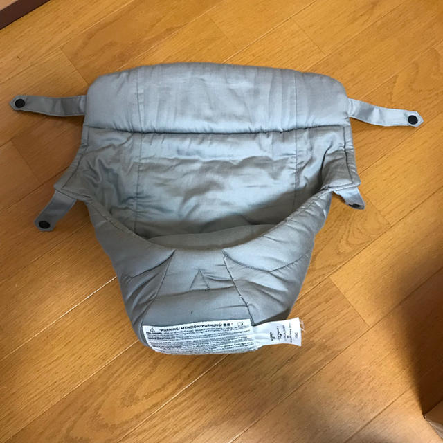 Ergobaby(エルゴベビー)のmizuki様専用☆エルゴベビー　インファントインサートIII　（グレー） キッズ/ベビー/マタニティの外出/移動用品(抱っこひも/おんぶひも)の商品写真