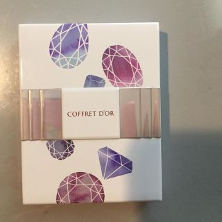 コフレドール(COFFRET D'OR)の美品♡最安値！今期コフレドール♡6セレクションアイズ 01 サニーブラウン♡(アイシャドウ)