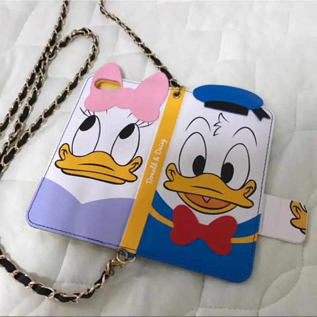 Disney(ディズニー)のディズニーiPhone6.6sケースドナルド&デイジーショチェーン付き殆ど未使用 スマホ/家電/カメラのスマホアクセサリー(iPhoneケース)の商品写真