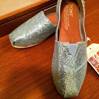 TOMS ブルーグリッタースリッポン(スニーカー)