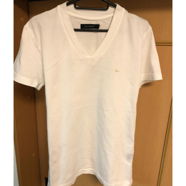 1piu1uguale3(ウノピゥウノウグァーレトレ)の最終値下げ！1PIU1UGUALE3 バックプリント Vネック 半袖Tシャツ メンズのトップス(Tシャツ/カットソー(半袖/袖なし))の商品写真