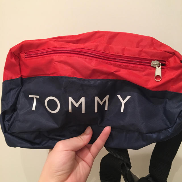 TOMMY HILFIGER(トミーヒルフィガー)のTOMMY ウェストポーチ レディースのバッグ(ボディバッグ/ウエストポーチ)の商品写真