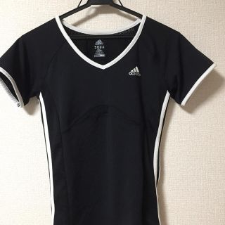 アディダス(adidas)のアディダス VネックTシャツ(Tシャツ(半袖/袖なし))