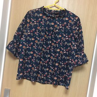 アベイル(Avail)の[美品]花柄ブラウス アベイル 五分袖 しまむら ハニーズ gu ネイビー(シャツ/ブラウス(半袖/袖なし))