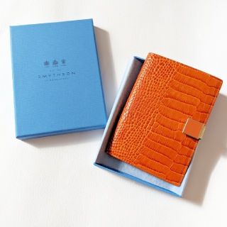 スマイソン(Smythson)の【新品】Smythson スマイソン マラ パスポートケース オレンジ(旅行用品)