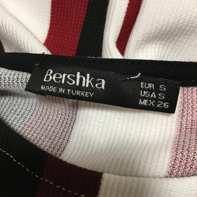 Bershka(ベルシュカ)の未使用 Bershka ベルシュカ ストライプ パフスリーブ トップス S レディースのトップス(カットソー(長袖/七分))の商品写真