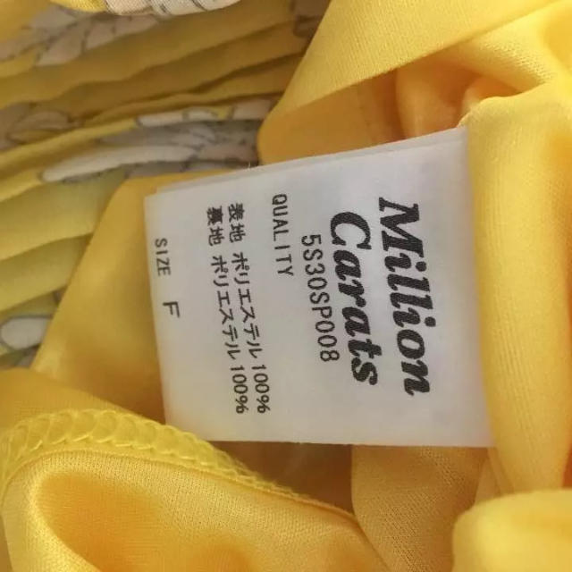 Million Carats(ミリオンカラッツ)のミリオンカラッツ フラワープリーツワンピース   レディースのワンピース(ひざ丈ワンピース)の商品写真