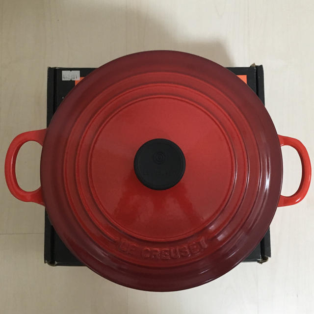 LE CREUSET(ルクルーゼ)のルクルーゼ ル・クルーゼ LeCreuset ココット・ロンド 22cm 新品 インテリア/住まい/日用品のキッチン/食器(鍋/フライパン)の商品写真