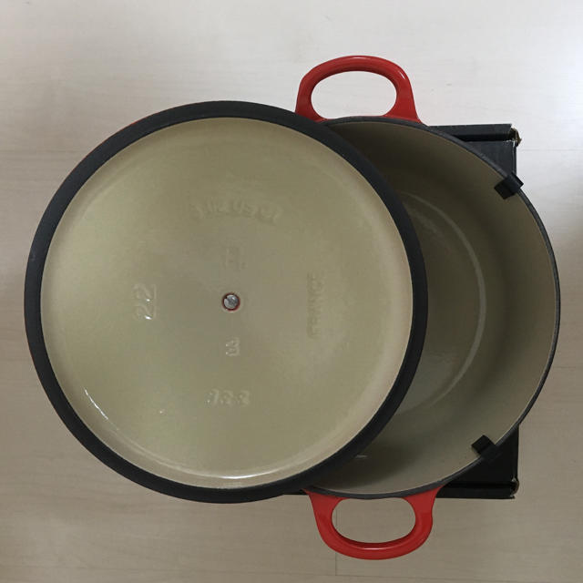 LE CREUSET(ルクルーゼ)のルクルーゼ ル・クルーゼ LeCreuset ココット・ロンド 22cm 新品 インテリア/住まい/日用品のキッチン/食器(鍋/フライパン)の商品写真