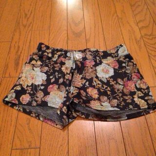 グレイル(GRL)のGRLの花柄ショートパンツ(ショートパンツ)