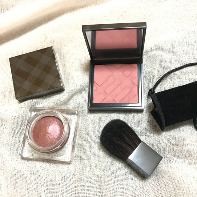 BURBERRY(バーバリー)の8/3までの出品 Burberry アイシャドウ チーク コスメ/美容のベースメイク/化粧品(アイシャドウ)の商品写真