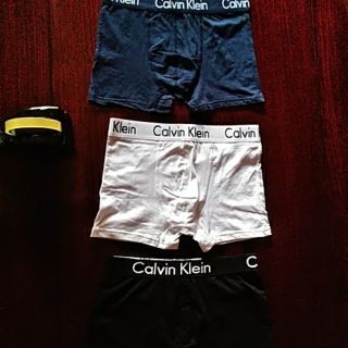 カルバンクライン(Calvin Klein)のカルバン・クライン、色は青と白と黒の3枚セット(ボクサーパンツ)