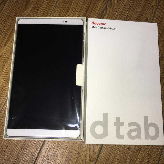 NTTdocomo(エヌティティドコモ)のドコモ dtab d-02H ほぼ新品♪ スマホ/家電/カメラのPC/タブレット(タブレット)の商品写真