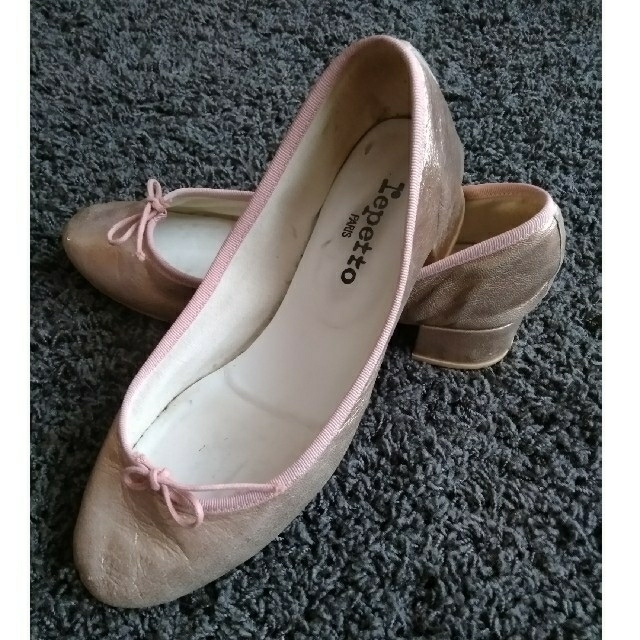 repetto(レペット)のrepettoパンプスピンクゴールド 39 1/2 25cm レディースの靴/シューズ(ハイヒール/パンプス)の商品写真