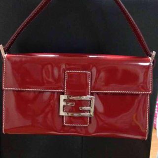 フェンディ(FENDI)のフェンディエナメルバッグ(クラッチバッグ)