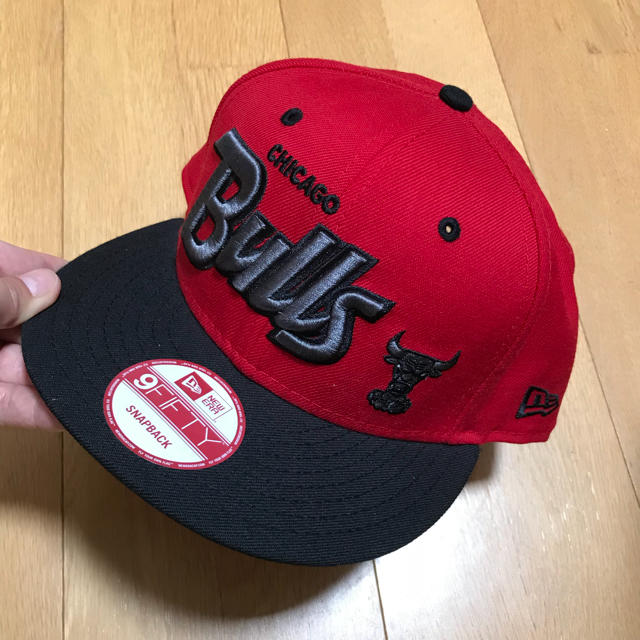 NEW ERA(ニューエラー)のキャップ 牛 赤黒 メンズの帽子(キャップ)の商品写真