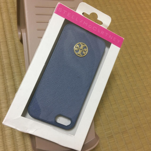 Tory Burch(トリーバーチ)のトリーバーチ iphone5/SE ケース スマホ/家電/カメラのスマホアクセサリー(iPhoneケース)の商品写真