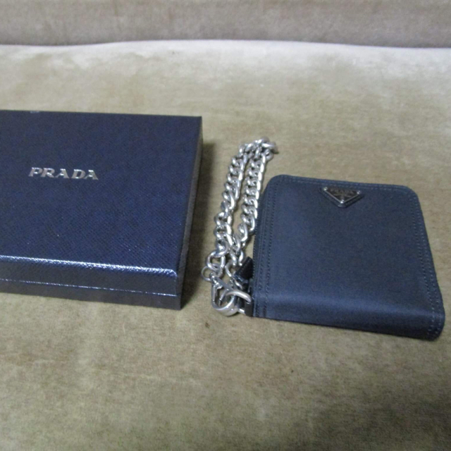PRADA 財布 新品 ウォレットチェーン付 PRADA 財布 新品 ウォレットチェーン付