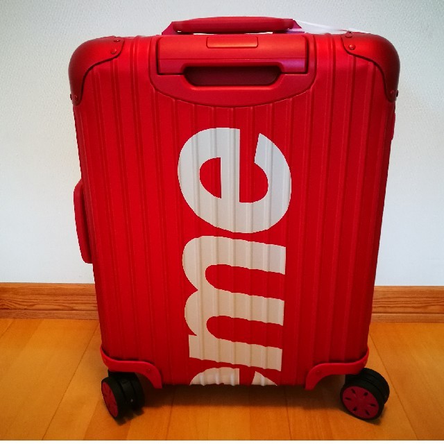 Supreme(シュプリーム)の新品 RIMOWA Supreme 45L 赤 red メンズのバッグ(トラベルバッグ/スーツケース)の商品写真