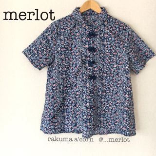 メルロー(merlot)のmerlot 小花柄 チャイナボタン トップス＊ネイビー(シャツ/ブラウス(半袖/袖なし))