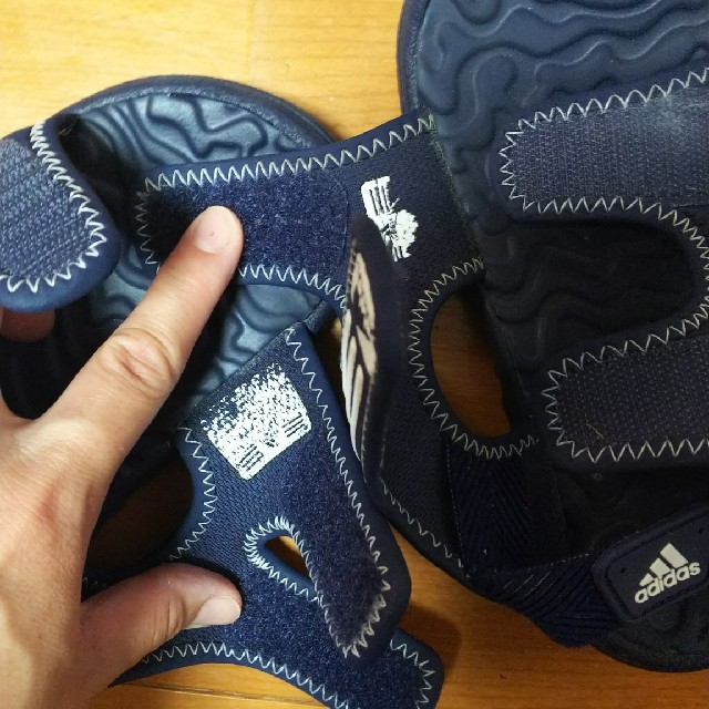 adidas(アディダス)の値下げしました。アディダス サンダル 18cm キッズ/ベビー/マタニティのキッズ靴/シューズ(15cm~)(サンダル)の商品写真