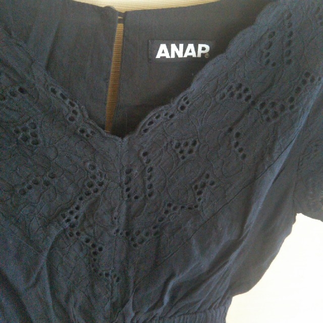 ANAP(アナップ)のANAPトップ黒パンチング刺繍レース♧ウエストゴム♪後ろボタン背中スリット♡ レディースのトップス(シャツ/ブラウス(半袖/袖なし))の商品写真