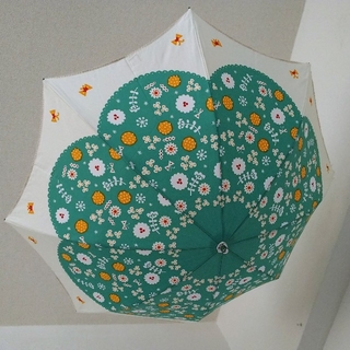 マリメッコ(marimekko)のカタカタkatakata 花と蝶 晴雨兼用パラソル二つ折り日傘 テキスタイル(傘)