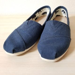 トムズ(TOMS)のTOMS NAVY CANVAS WOMEN'S CLASSICS (スリッポン/モカシン)