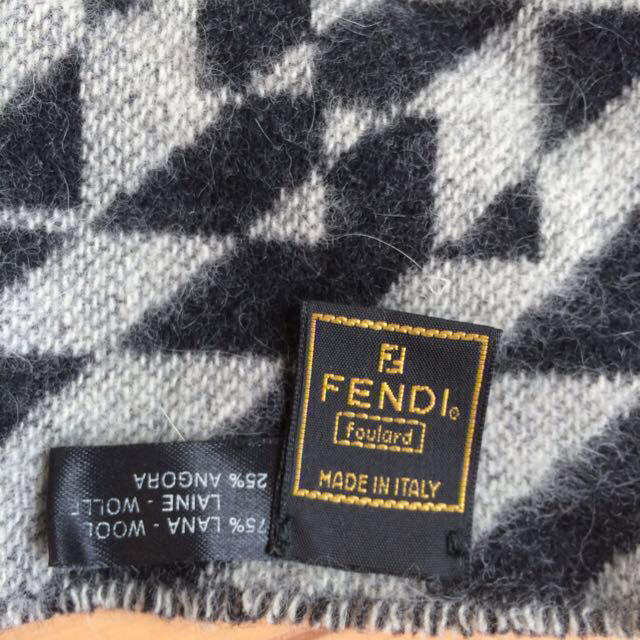 FENDI(フェンディ)のFENDI レディースのファッション小物(マフラー/ショール)の商品写真