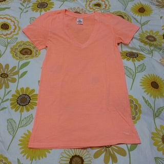 ヴィクトリアズシークレット(Victoria's Secret)のPINK半袖シャツ(Tシャツ(半袖/袖なし))