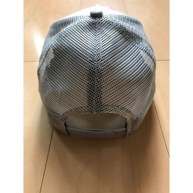 Oakley(オークリー)のオークリー★OAKLEY★フラットビルキャップ★NEWERA★新品★グレー メンズの帽子(キャップ)の商品写真